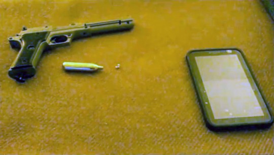 ซนกันอีกแล้ว! จับ GalaxyTab มาเป็นเป้าให้ปืนยิง!!