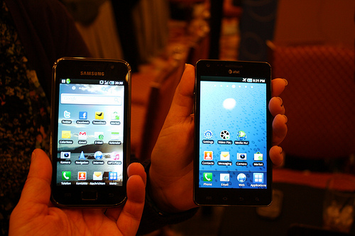 ตาต่อตา จอต่อจอ Samsung Infus [S-AMOLED+] ปะทะ Galaxy S [S-AMOLED]