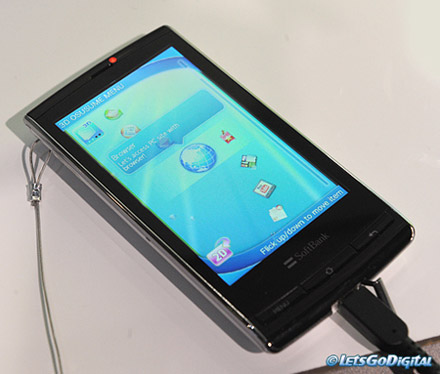Sharp ส่ง Galapagos แอนดรอยด์จอสามมิติตัวแรกของโลกลุยตลาดญี่ปุ่น