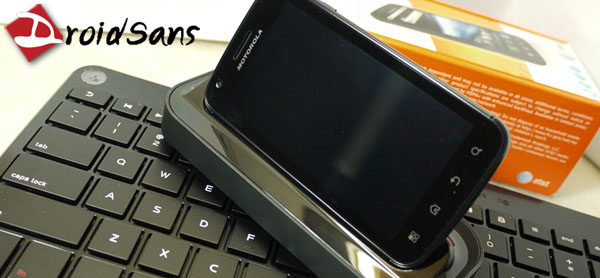 Review : Motorola Atrix คลิก ปาป๊า คลิก แปลงร่าง กระดุ๊กกระดิ๊ก