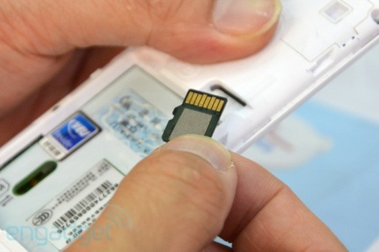 ไม่มี NFC ไม่เป็นเป็นไร เพราะเดี๋ยวนี้ SD Card มี NFC แล้ว