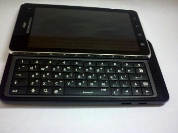 Motorola เผลอหลุดวิดีโอสอนการใช้งาน Droid 3