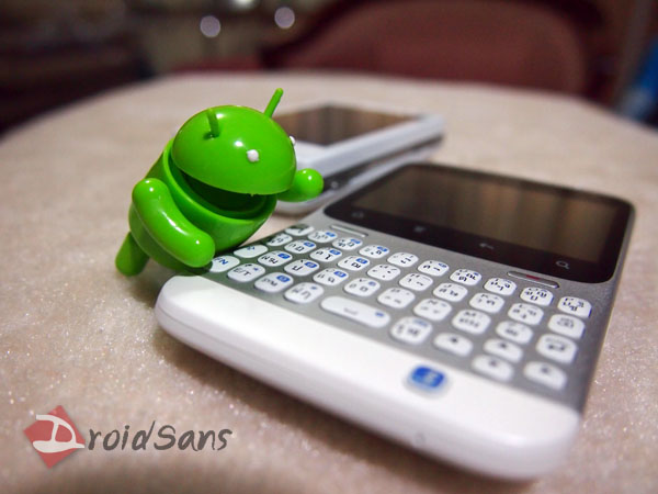 Review : hTC ChaCha ปะทะ Sony Ericsson Xperia Mini Pro ในศึก QWERTY