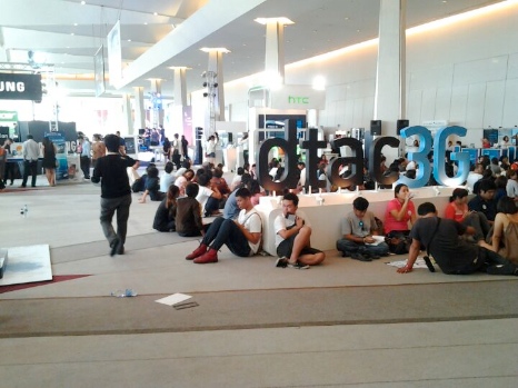 เก็บตกงาน Dtac 3G Expo : Optimus Sol, Univa, Net สามตัวใหม่จาก LG