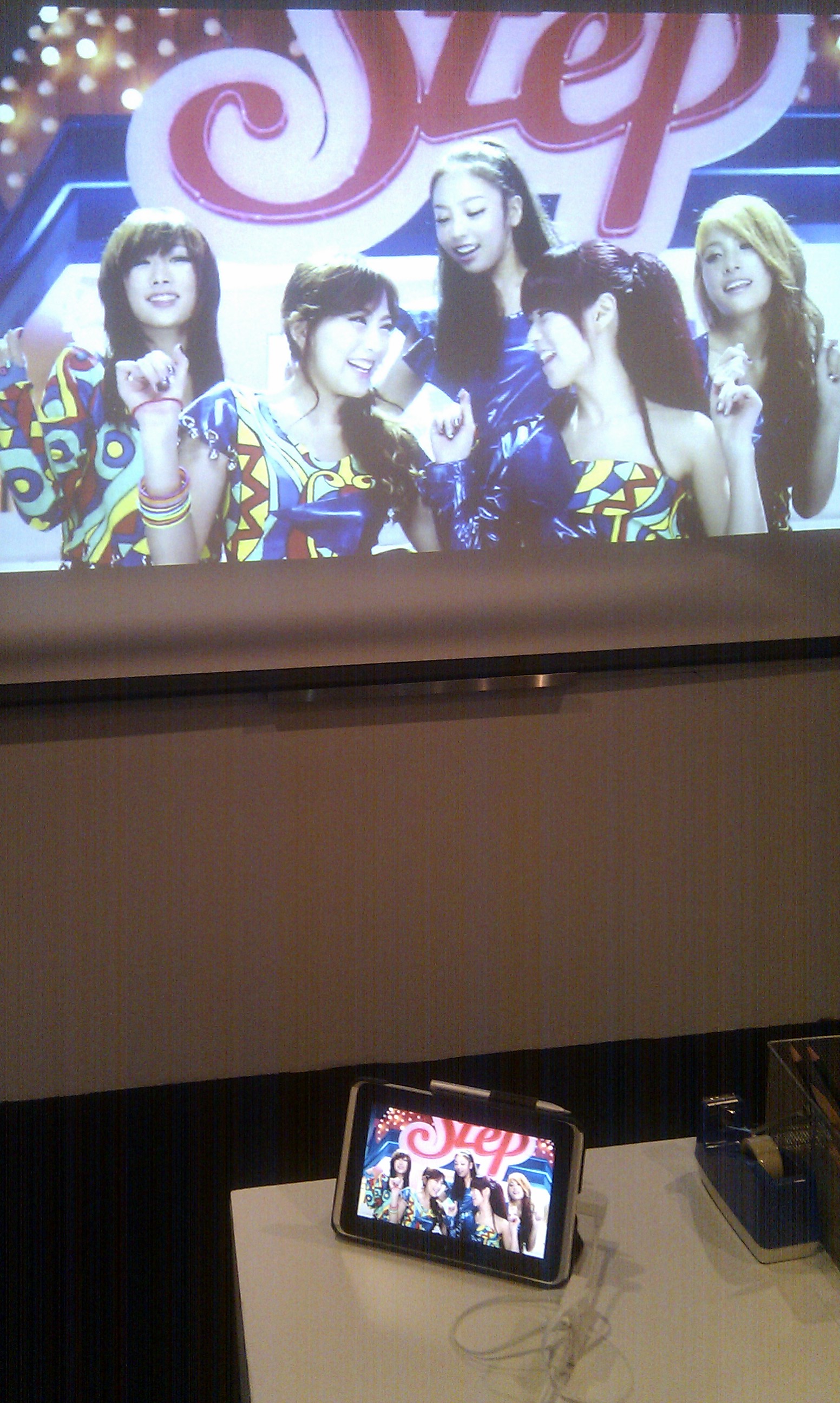 วิธีการทำให้ HTC Flyer แสดงผลไปยังจอ Projector ได้