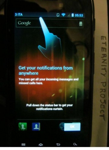 Leaked หลุด Motorola RAZR กับ Ice Cream Sandwich ที่ยังไม่แข็ง