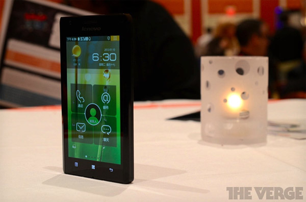 Lenovo เปิดตัว LePhone K800 มือถือแพลตฟอร์ม Intel Medfield เครื่องที่สองของโลก