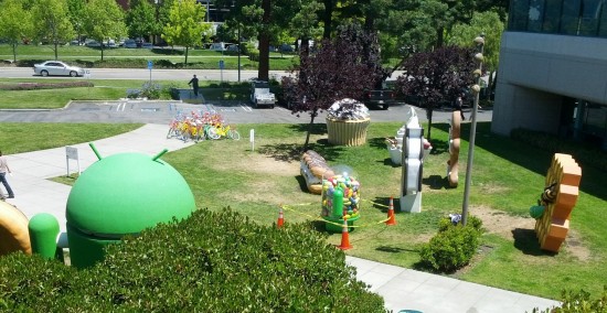 รูปปั้น Jelly Bean หน้า Google Plex มีปัญหาเกี่ยวกับความร้อนทำให้หัวหลุด!!!