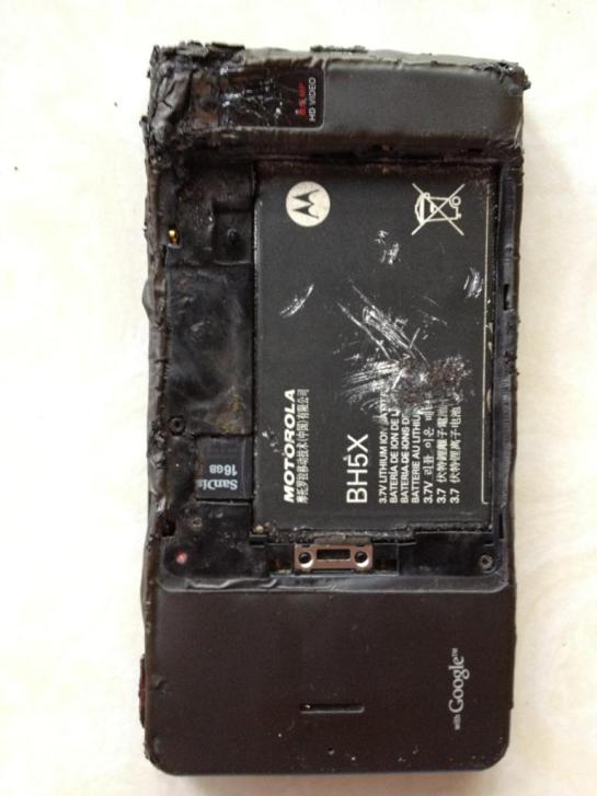 ถึกเรียกพี่ Droid X ตกไฟแต่ไม่พัง