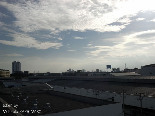 DroidSans Unbox : แกะกล่อง Motorola RAZR MAXX