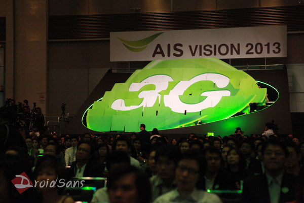 AIS ประกาศวิสัยทัศน์ปี 2013 เตรียมเข้าถึงทุกอย่างผ่านมือถือ ไม่เว้นแม้แต่การซื้อหนังและเข้า BTS