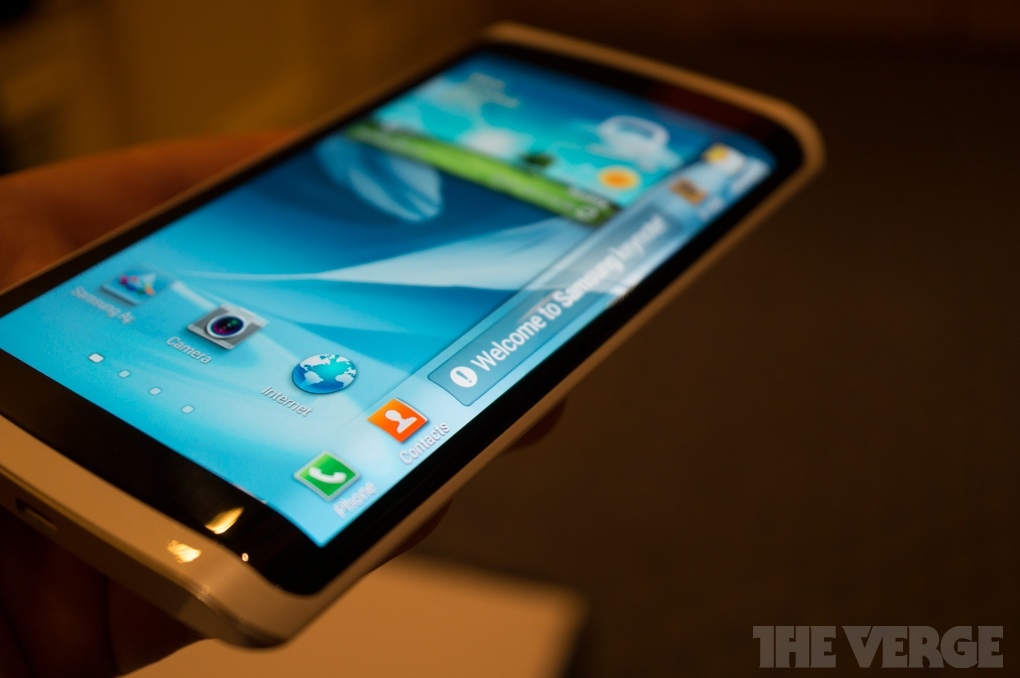 Samsung เผยโฉมเครื่อง Prototype หน้าจอโค้ง Youm Display