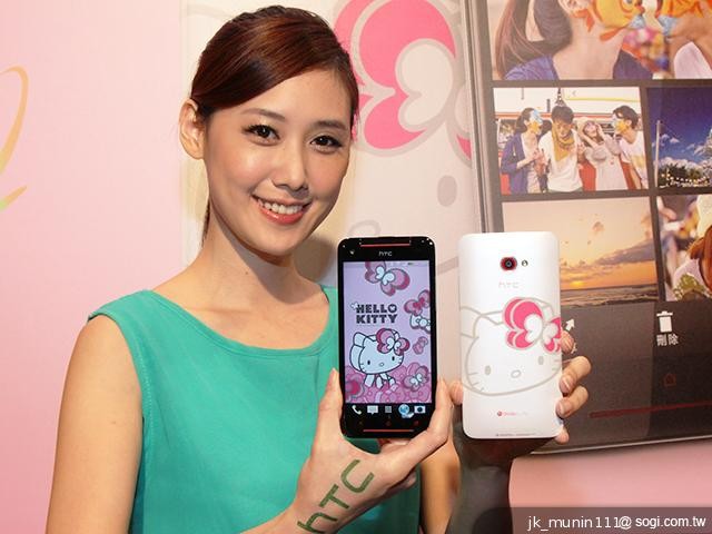 เปิดตัวแล้ว HTC Butterfly S เวอร์ชั่น Hello Kitty น่ารักเกินห้ามใจ