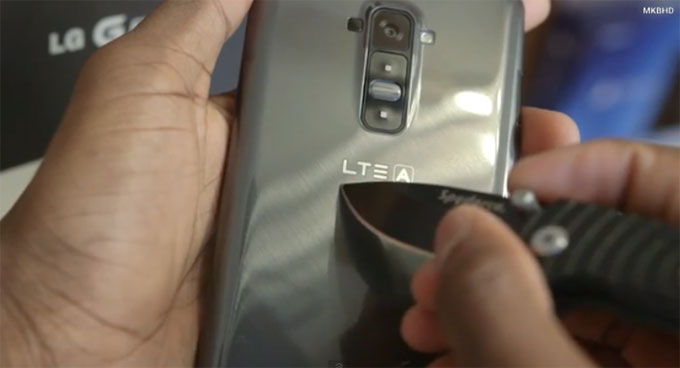 LG G Flex โชว์เทพ ลบเลือนริ้วรอยบนฝาหลังได้ด้วยตัวเอง ไม่ต้องกินคอลลาเจน