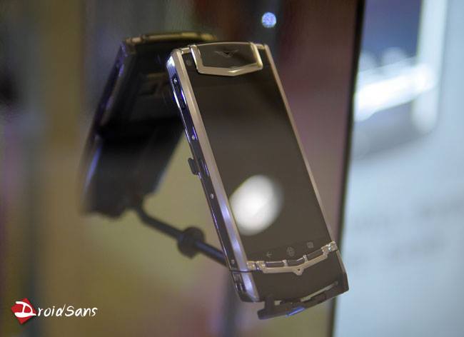 Vertu แบรนด์มือถือสุดหรู ซุ่มทำ Android ซีรี่ยส์ใหม่ Signature Touch