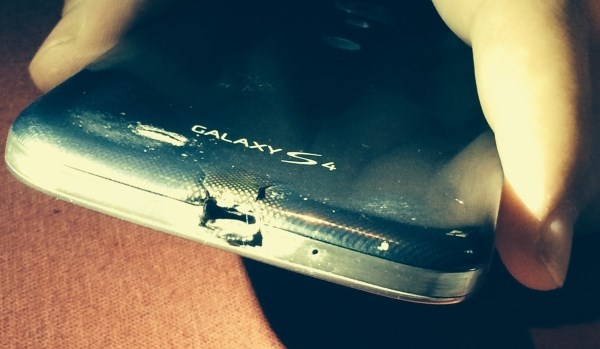 Samsung Galxy S4 ไหม้ HTC เสนอเปลี่ยน One M8 ให้ซะงั้น