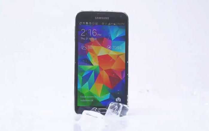 Samsung Galaxy S5 กวักมือเรียกคู่แข่งทำ #IceBucketChallenge