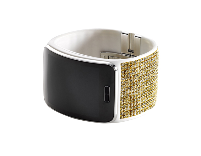 Samsung ร่วมมือกับ Swarovski ออกสาย Gear S ที่ทำจากคริสตัลสุดฟรุ้งฟริ้ง