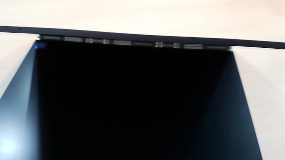 พรีวิว Lenovo Yoga Book แกะกล่องแท็บเลตพร้อมคีย์บอร์ดและปากกา เขียนลงบนจอก็ได้ กระดาษก็ดี