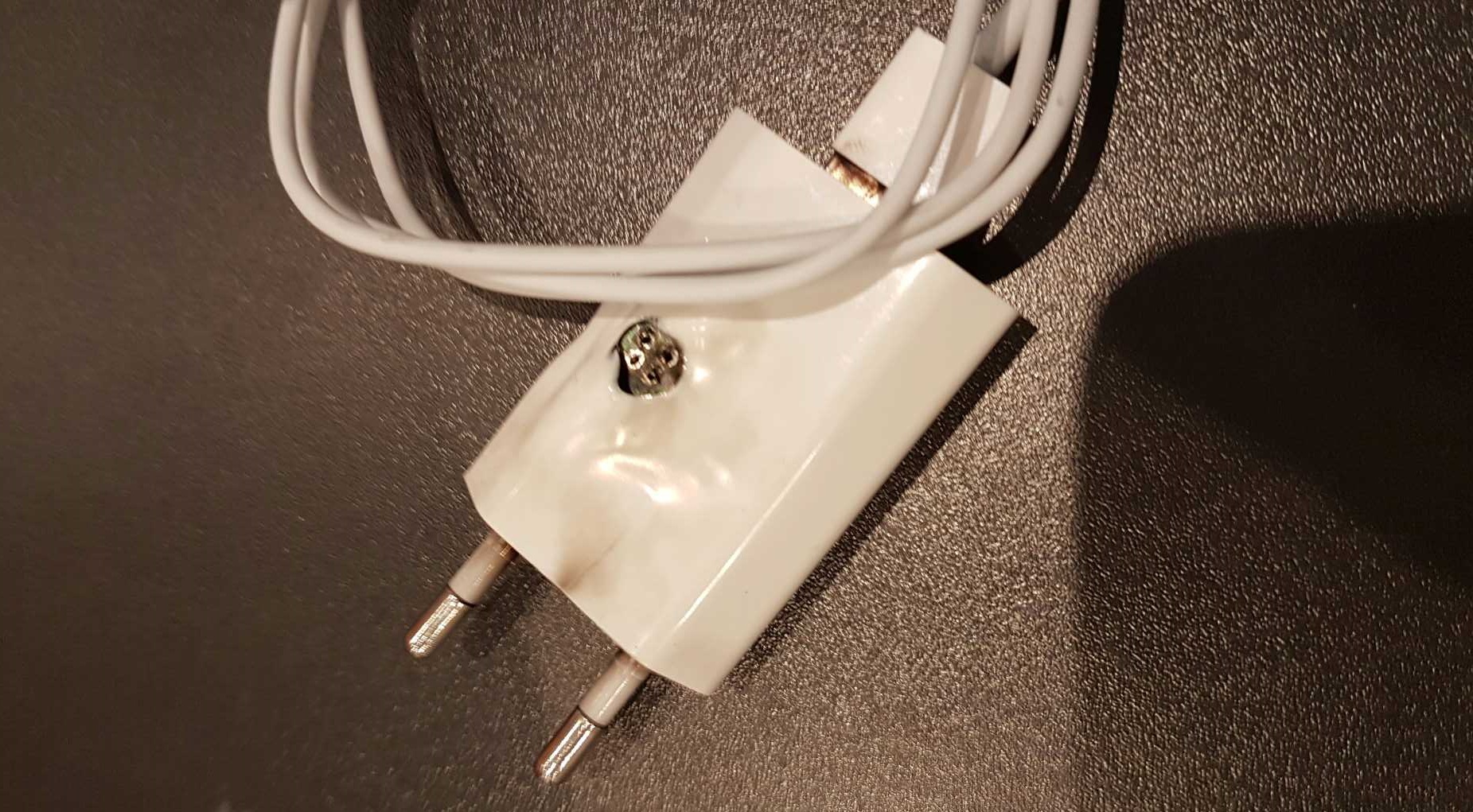 EU เรียกคืนหม้อแปลงชาร์จมือถือ 6 รุ่น ที่ผลิตในประเทศจีน เนื่องจากมีความเสี่ยงเกิดไฟฟ้าลัดวงจร