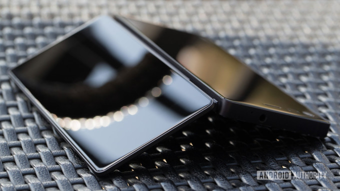 ZTE เผยสิทธิบัตรใหม่ เป็นสมาร์ทโฟนจอพับสไตล์ Galaxy F อาจชิงเปิดตัวก่อน Samsung