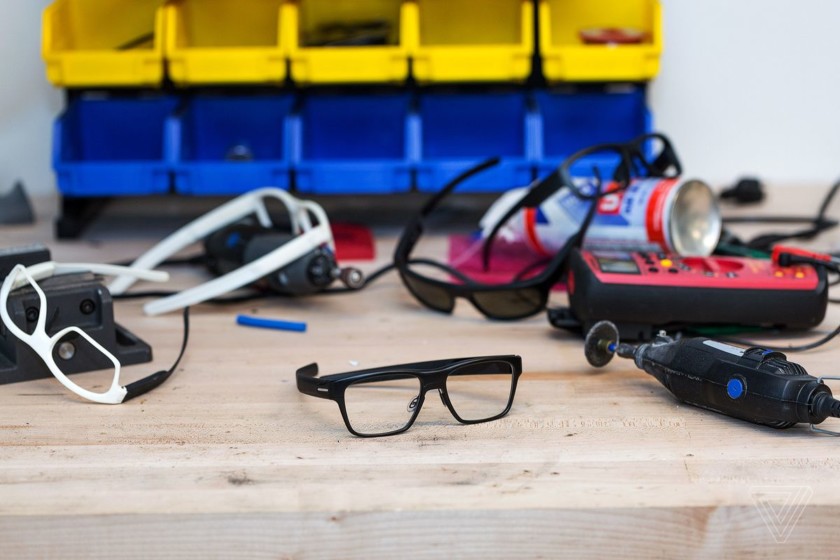 เผยโฉมแว่นอัจฉริยะรุ่นใหม่จาก Intel แฝงตัวมาในแว่นธรรมดาๆ เรียกว่าแยกไม่ออกว่ามันคือ Smart Glasses