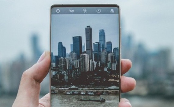 ภาพใหม่ของ Nubia Z18 มีเซอร์ไพรส์ รอยแหว่งบนจอหายไป มาพร้อมขอบบางเฉียบ