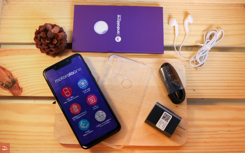 DS_unbox_motorolaone_03