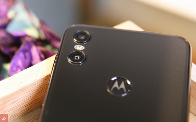 DS_unbox_motorolaone_08