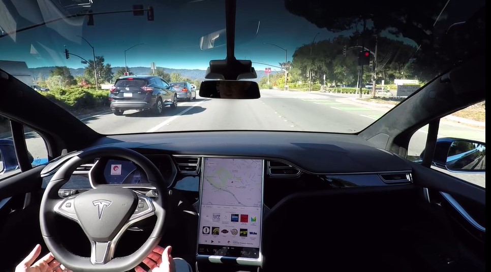 วิศวกรเผย คลิป Tesla Autopilot ถูกทำขึ้นมาหลอกคนดู ที่แท้รถขับตาม ...