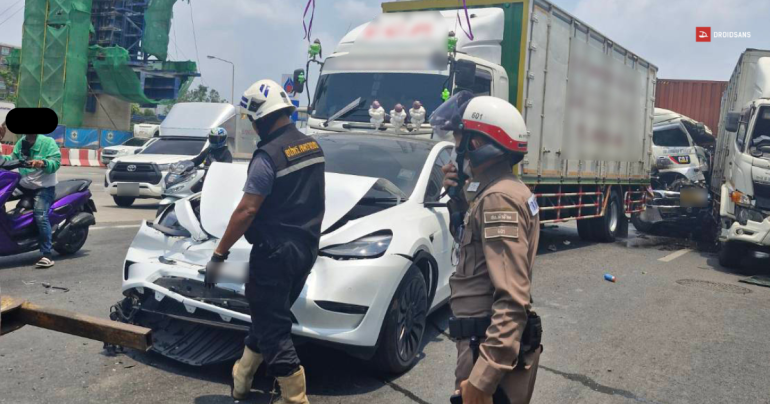 แข็งแกร่ง…Tesla Model Y เกิดอุบัติเหตุ โดนชนประกบทั้งหน้าและหลัง แต่ยังรอด ขณะที่คันอื่นพังยับ