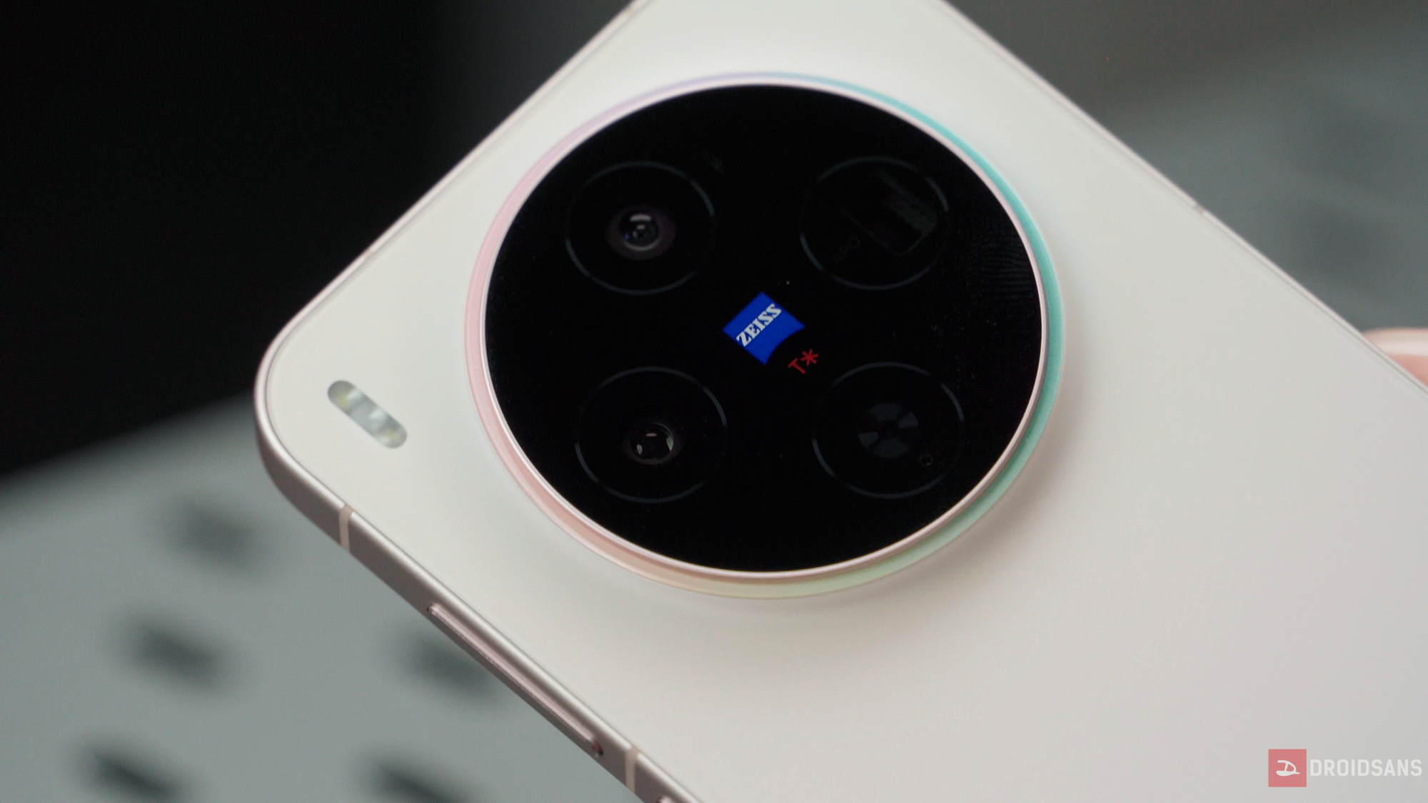 หลุดสเปค vivo X500e รุ่นเล็ก สเปคแรงจัดเต็ม กล้องซูมไกล 64MP ชิปเรือธง Dimensity 9500